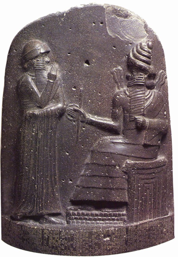 detalle de una estela de diorita, en el que esta escrito el Código de Hammurabi. Las primeras leyes, en la antigua babilonia. 1750 a.C.
